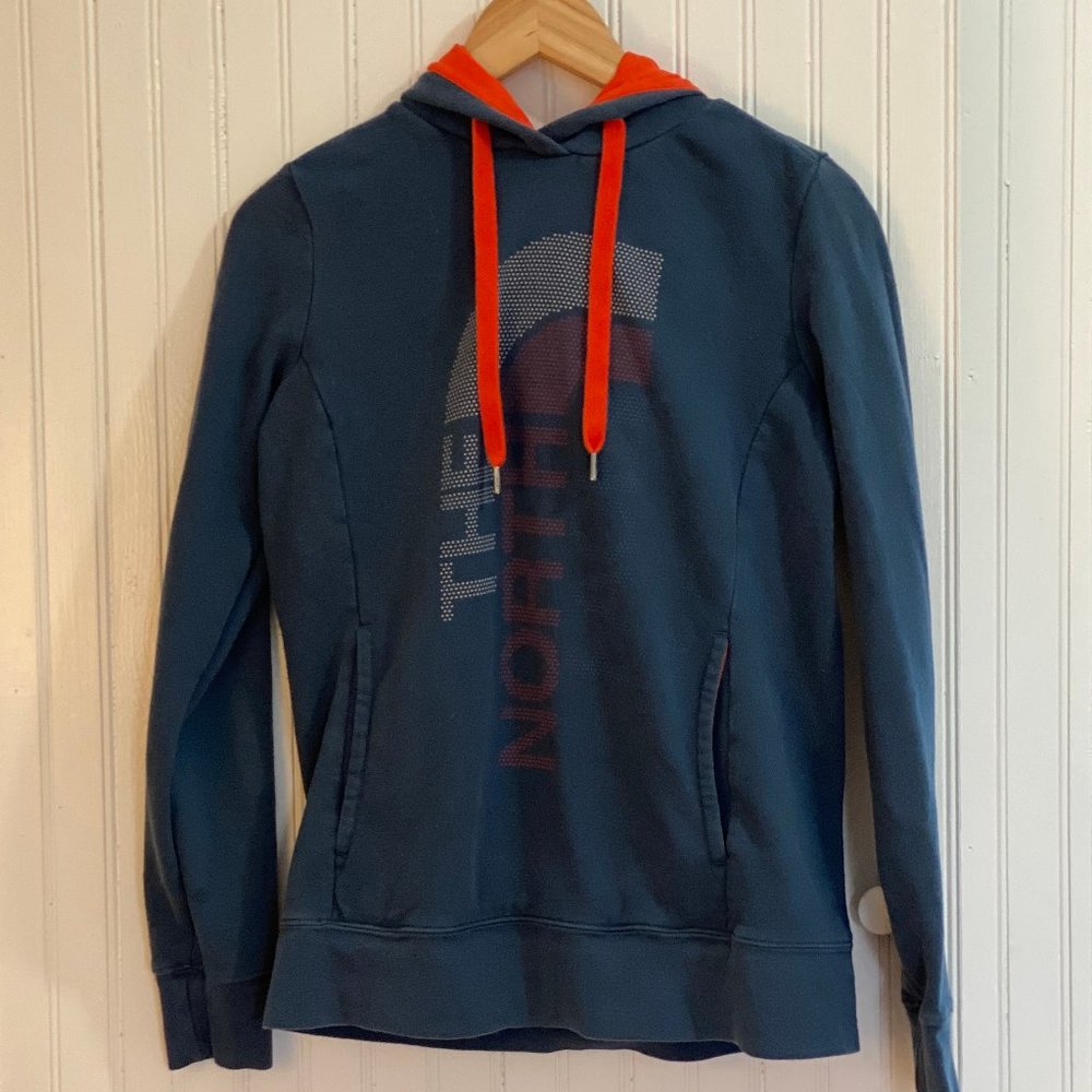 North Face Women's Hoodie Size S